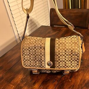 Coach voyage signature messanger bag.